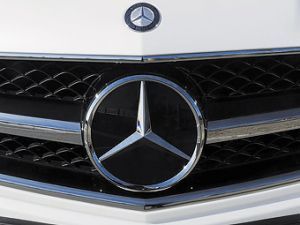 Маленький "купеобразный" седан Mercedes-Benz покажут в апреле
