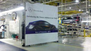 Появился первый тизер нового кроссовера Mercedes-Benz
